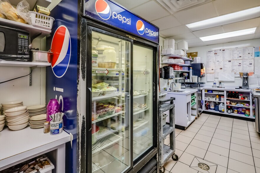 More Photos Of 2604 Custer St, Manitowoc General Retail For Sale