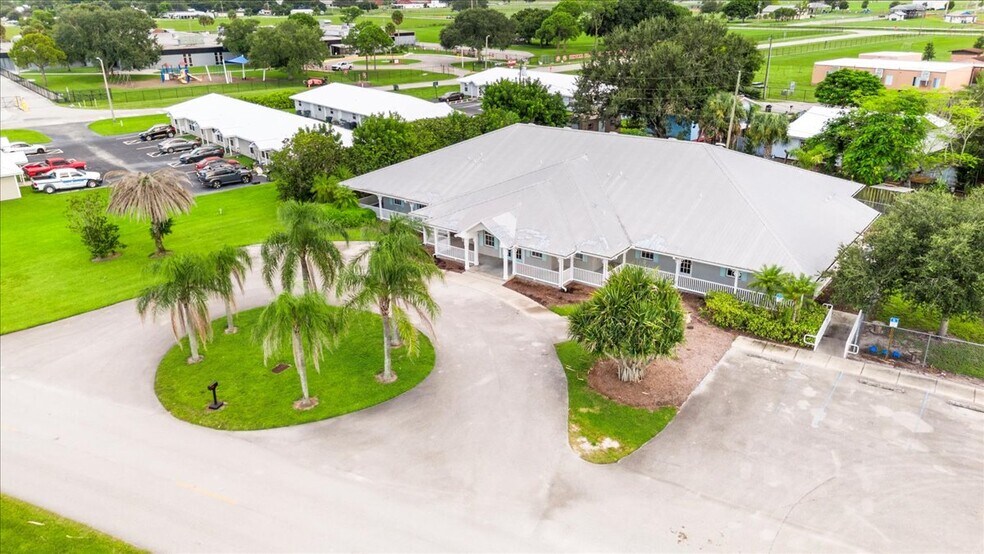 More Photos Of 180-190 Basilan Crescent, Clewiston Daycare Center For Sale