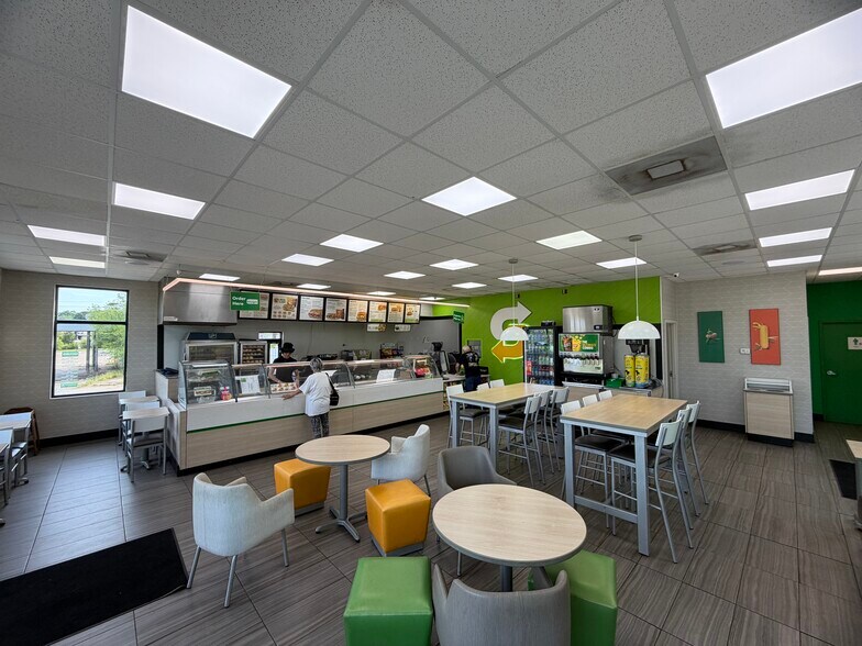 More Photos Of 918 S Mechanic St, Pendleton General Retail For Sale