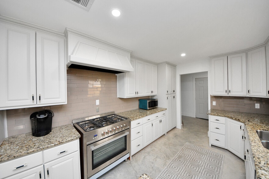 More Photos Of 4738 W. Alabama, Houston Loft Creative Space For Sale