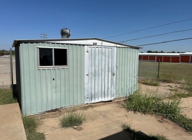 More Photos Of 2424 Williams Ave, Woodward General Retail For Sale