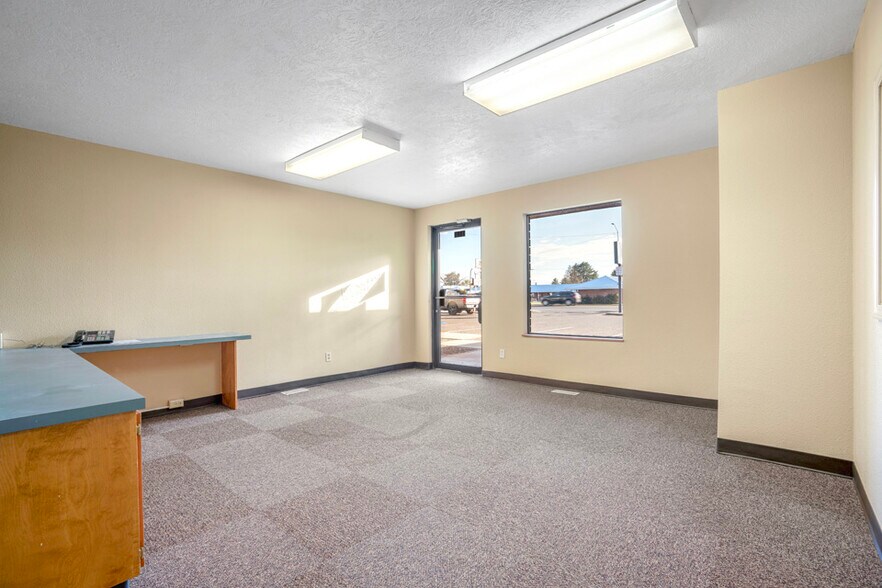 More Photos Of 1149-1159 SW 4th Ave, Ontario Office For Sale