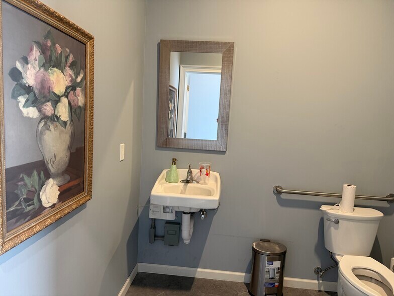 More Photos Of 150-158 Sullivan Ave, South Windsor Storefront Retail Office For Lease