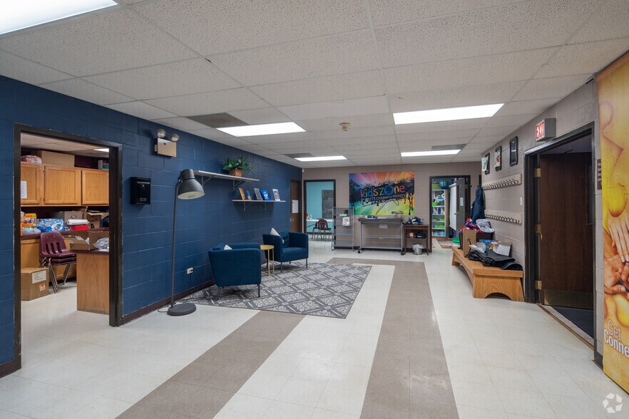 More Photos Of 5333 151st St, Oak Forest Religious Facility For Lease