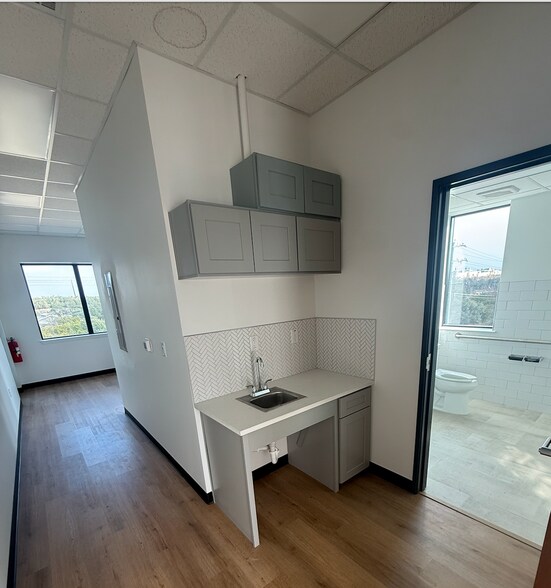 More Photos Of 1651 S Bell Blvd, Cedar Park Medical For Sale