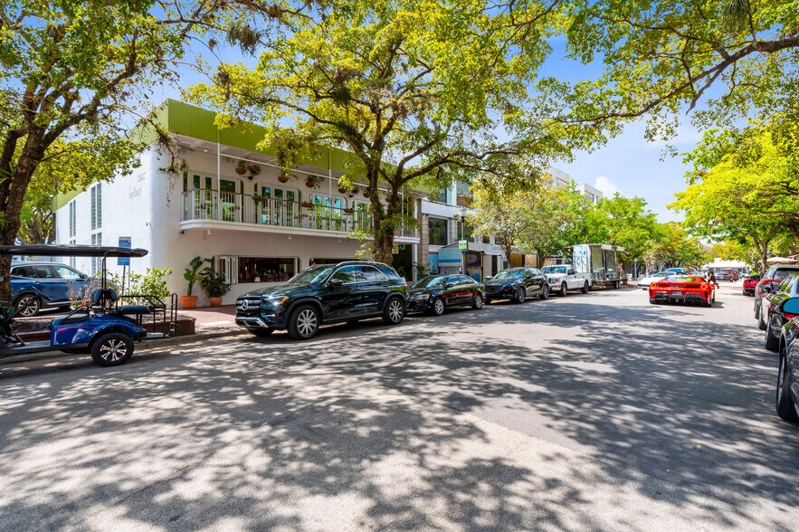 More Photos Of 3120-3138 Commodore Plz, Coconut Grove General Retail For Sale