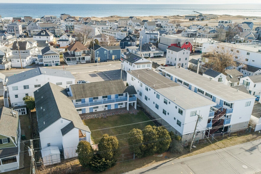 More Photos Of 198 Ashworth Ave, Hampton Hotel For Sale