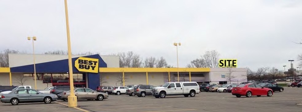 More Photos Of 2020 Grand River Ave, Okemos Freestanding For Lease
