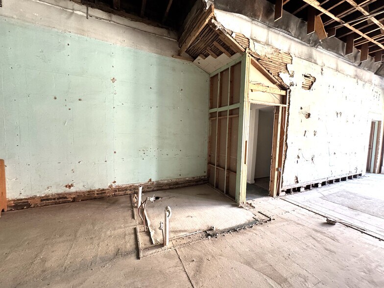 More Photos Of 111 Sage St, Toccoa Storefront Retail Residential For Sale