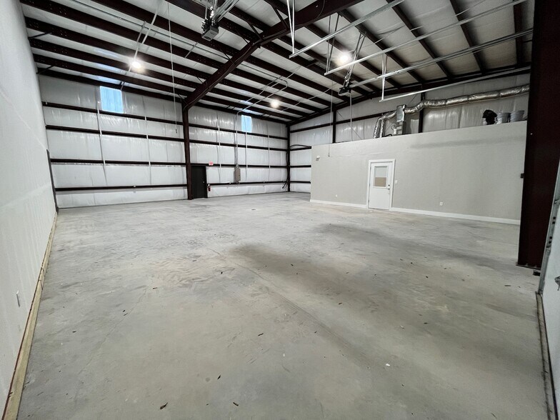 More Photos Of 1922 Choate Pky, Celina Warehouse For Lease