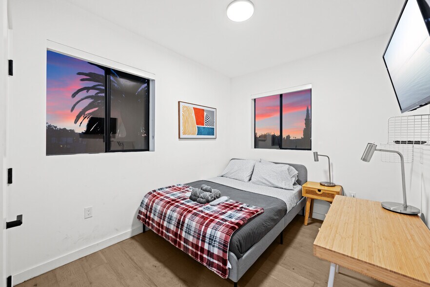 More Photos Of 2301 S Cloverdale Ave, Los Angeles Apartments For Sale