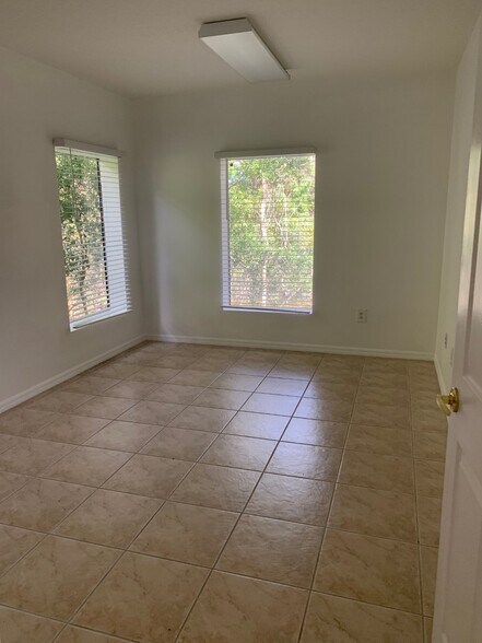 More Photos Of 14928 Casey Rd, Tampa Office For Lease