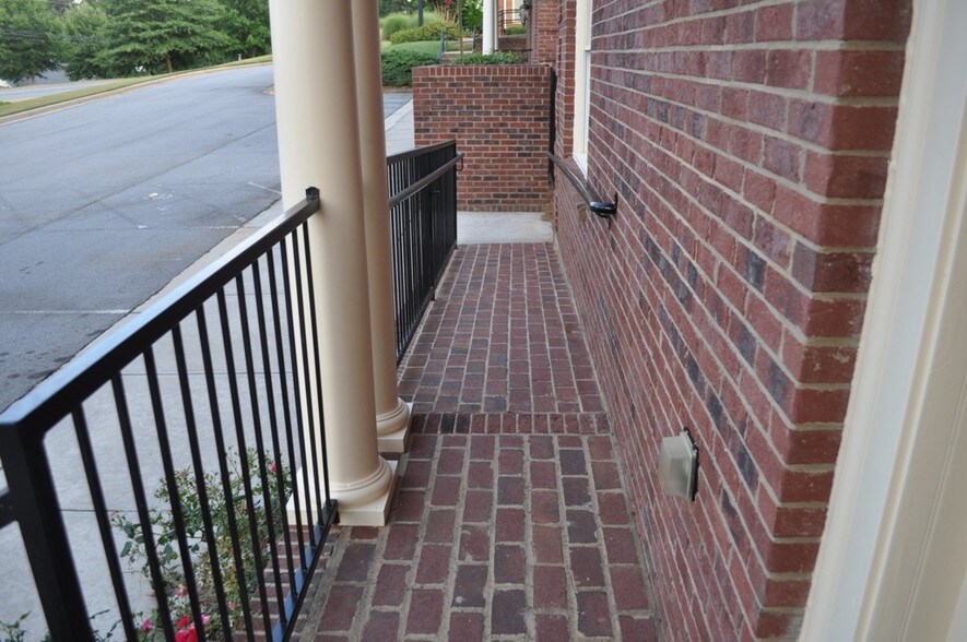 More Photos Of 4330 S Lee St, Buford Medical For Lease