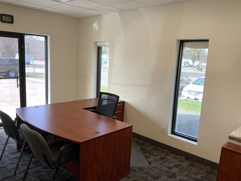 More Photos Of 2890 Market Loop, Southlake Light Manufacturing For Sale