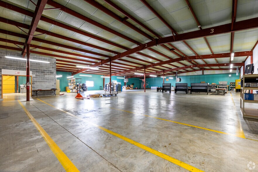 More Photos Of 601 E Marshall St, Sweet Springs Flex For Sale
