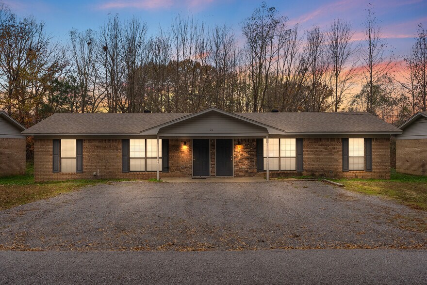 More Photos Of 16 Linder Rd, Greenbrier Apartments For Sale