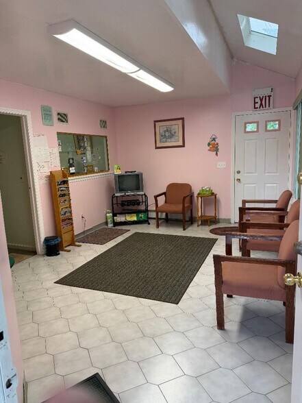 Primary Photo Of 973 Targee St, Staten Island Healthcare For Lease