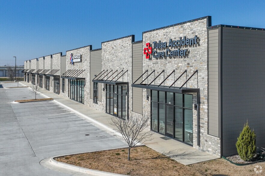 More Photos Of 314 E 5th Ave, Owasso Unknown For Lease