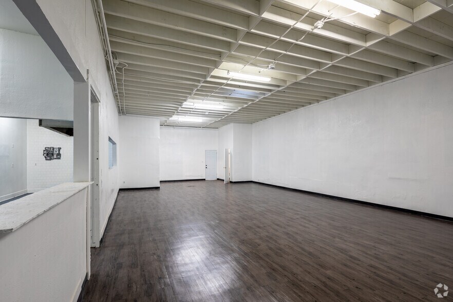 More Photos Of 8129 San Pedro St, Los Angeles Storefront For Sale