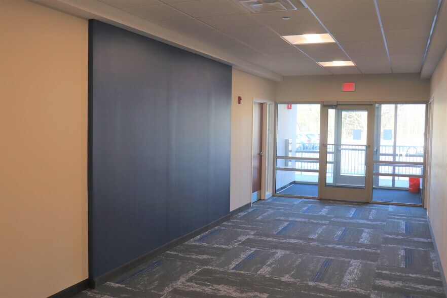 More Photos Of 100 Leominster Rd, Sterling Medical For Lease