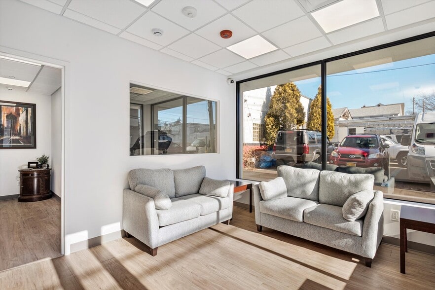 More Photos Of 25 Willowdale Ave, Port Washington Office For Sale