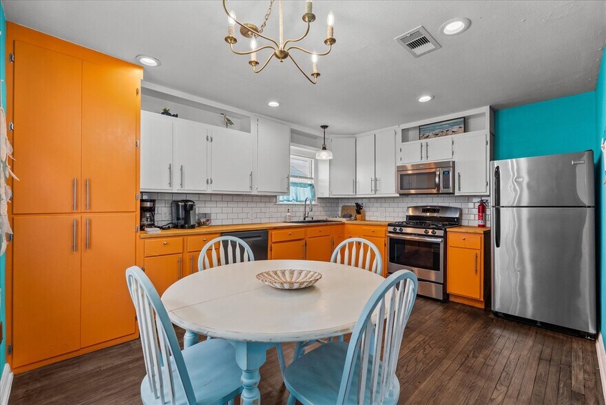 More Photos Of 1310 Avenue N 1/2, Galveston Apartments For Sale