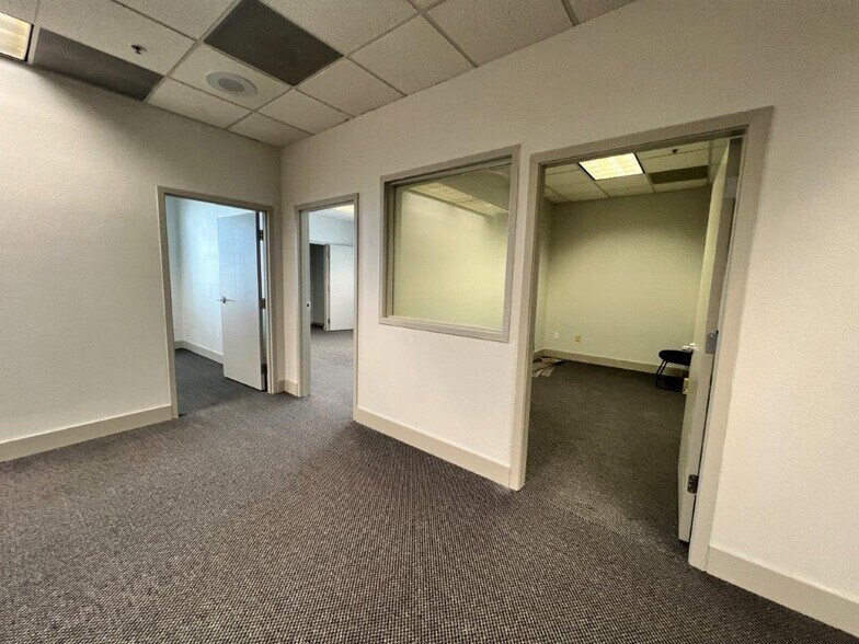 More Photos Of 415 Knollcrest Dr, Redding Office For Sale