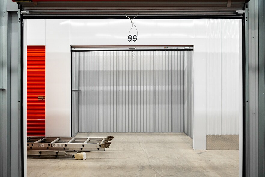 More Photos Of 2000 Queen Ave SE, Albany Self Storage For Sale