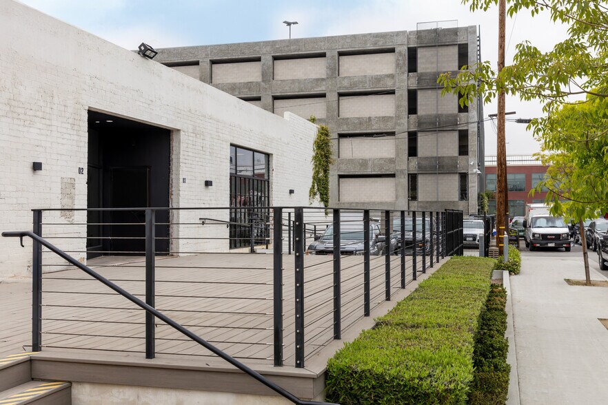 More Photos Of 718-726 Mateo St, Los Angeles Storefront Retail Office For Lease