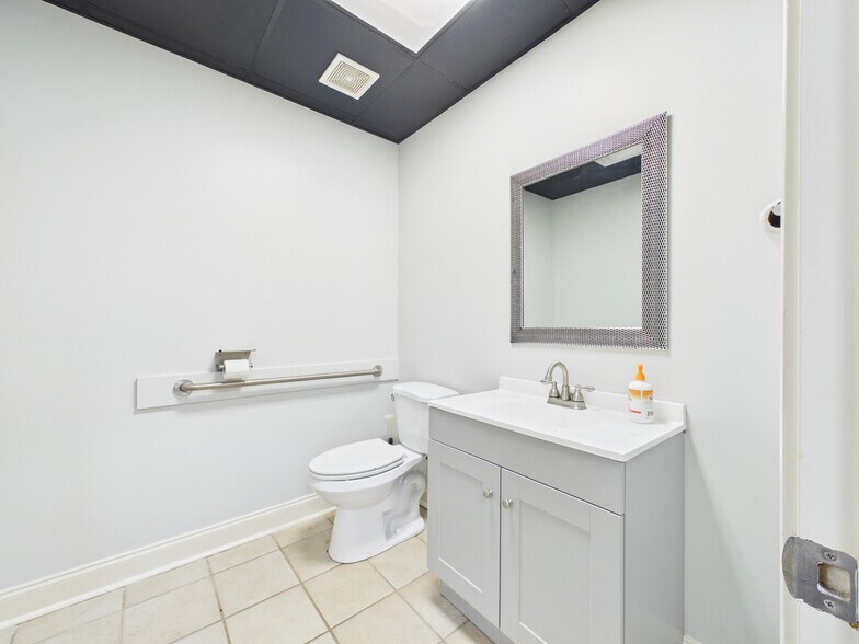 More Photos Of 7559 Kayne Blvd, Columbus Freestanding For Lease