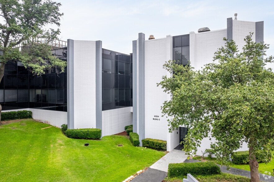 More Photos Of 4320 N Belt Line Rd, Irving Unknown For Lease