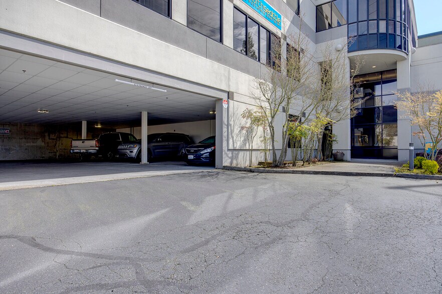 More Photos Of 10202 5th Ave NE, Seattle Coworking Space