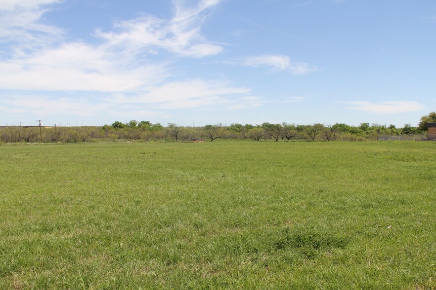More Photos Of 109 E Hatton Rd, Wichita Falls Land For Sale