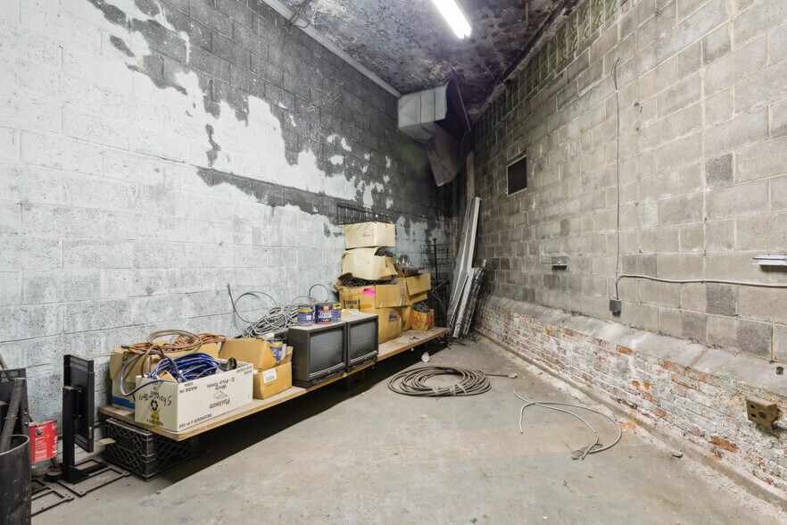 More Photos Of 1900 S Christopher Columbus Blvd, Philadelphia Freestanding For Sale