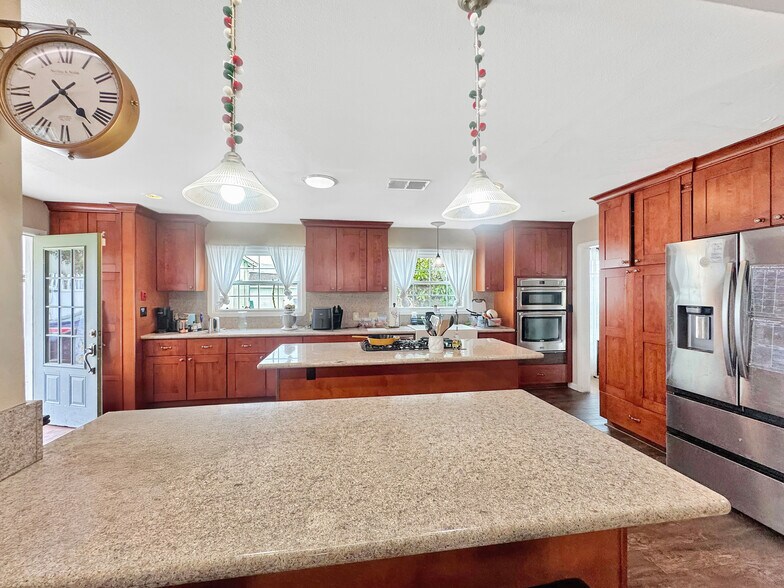 More Photos Of 7736 Sugar Dr, Huntington Beach Apartments For Sale