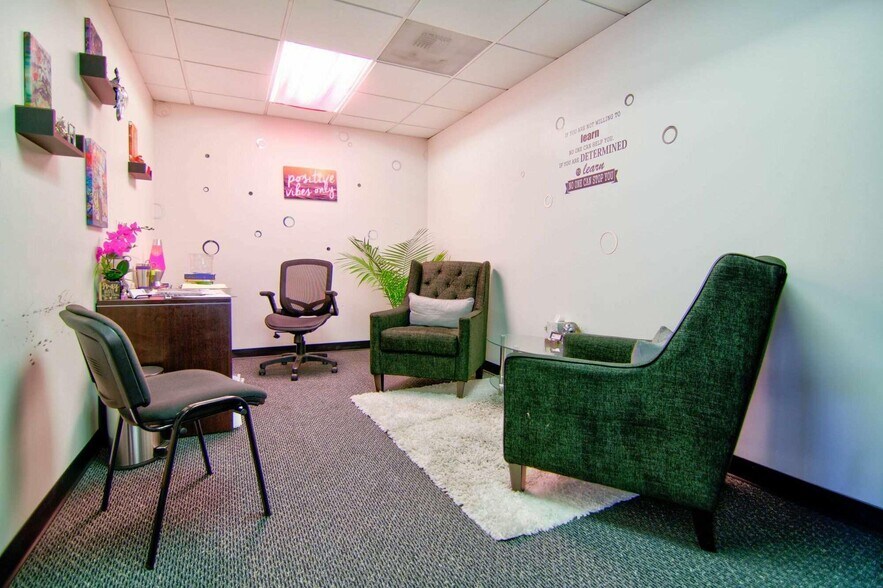 More Photos Of 1940 Garnet Ave, San Diego Medical For Sale