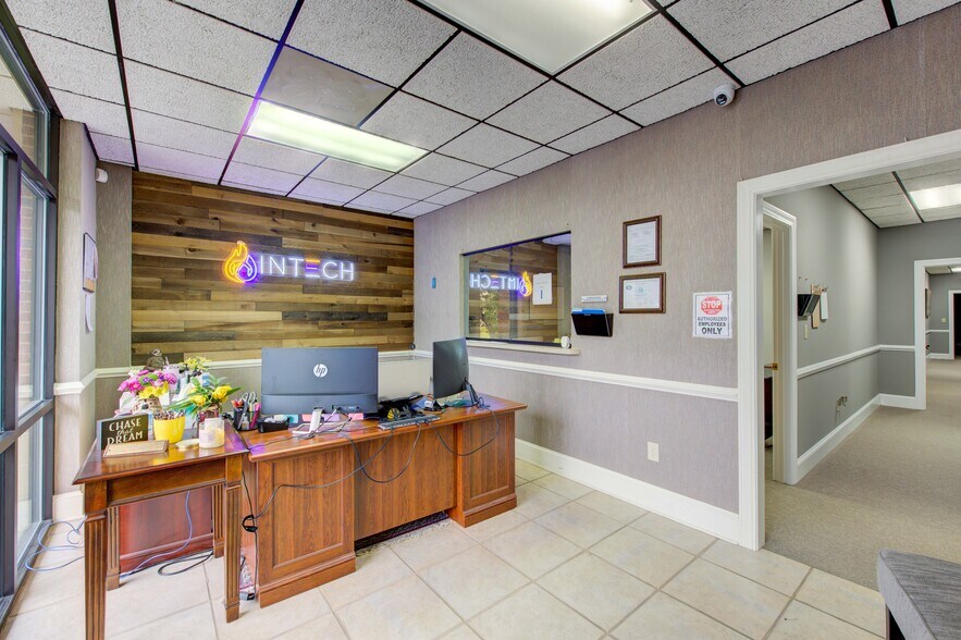 More Photos Of 475 Industrial Dr, Lexington Showroom For Sale