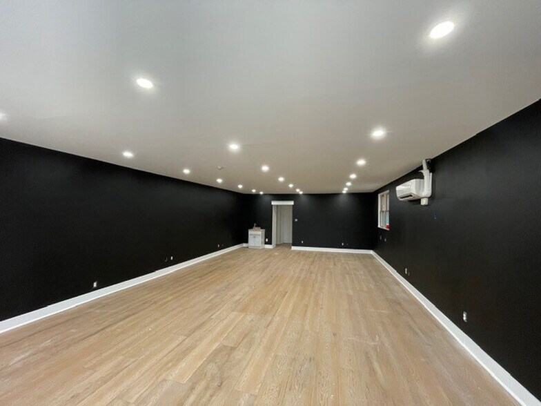 More Photos Of 1812 Brownsville Rd, Trevose General Retail For Lease