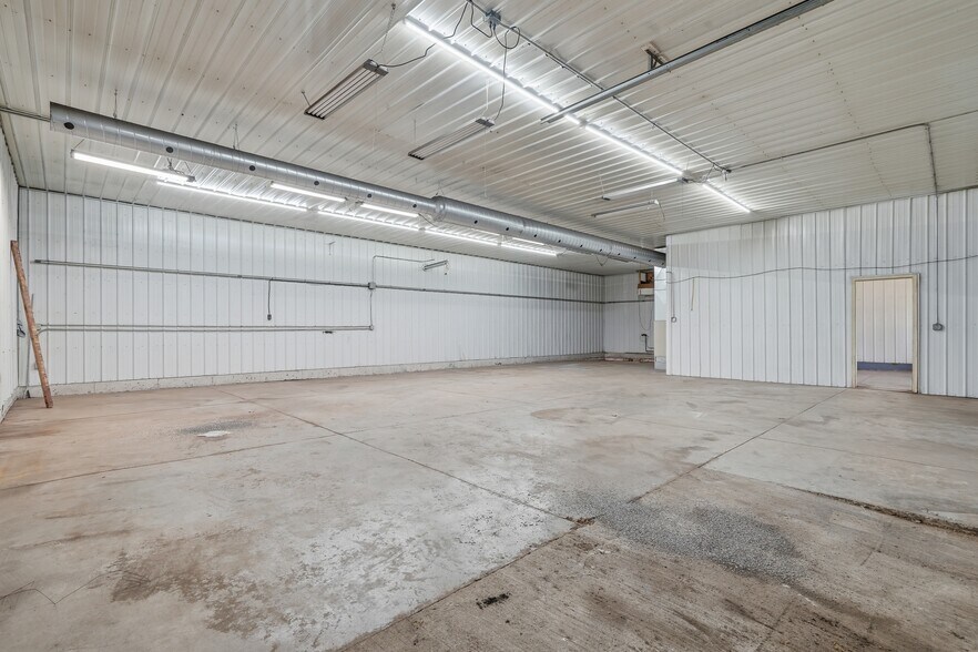 More Photos Of 301 Old Dubuque Rd, Anamosa Warehouse For Lease