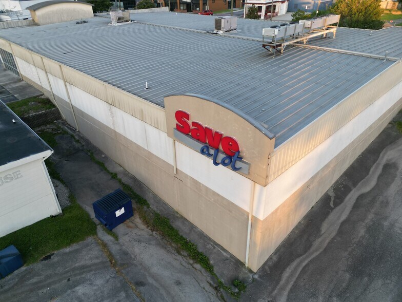 More Photos Of 3850 Holston Dr, Knoxville Supermarket For Sale