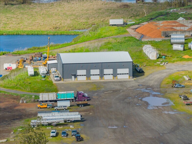 More Photos Of 6011 Grinde Ln NE, Silverton Flex For Lease