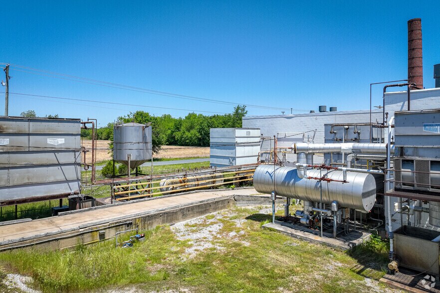 More Photos Of 502 Factory Ave, Ridgely Industrial For Sale