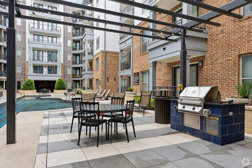 More Photos Of 101-111 W Davis St, Dallas Apartments For Lease