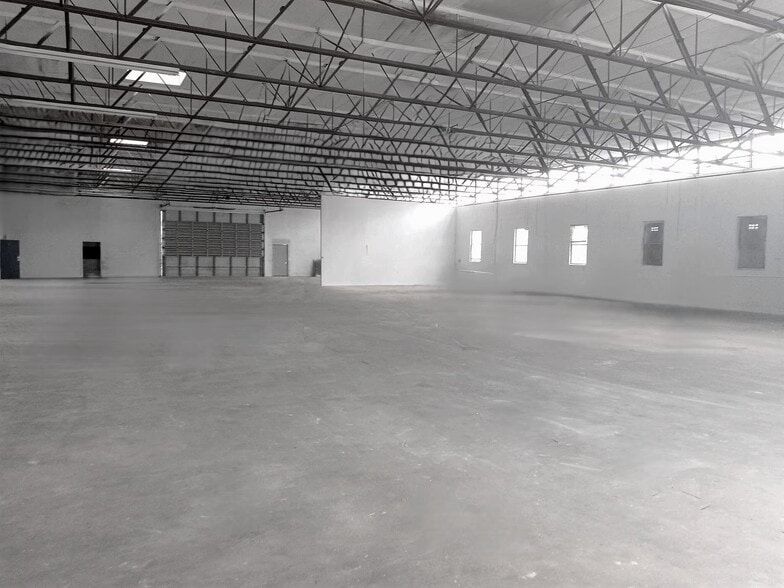 More Photos Of 3333 N Main St, Jacksonville Light Manufacturing For Lease
