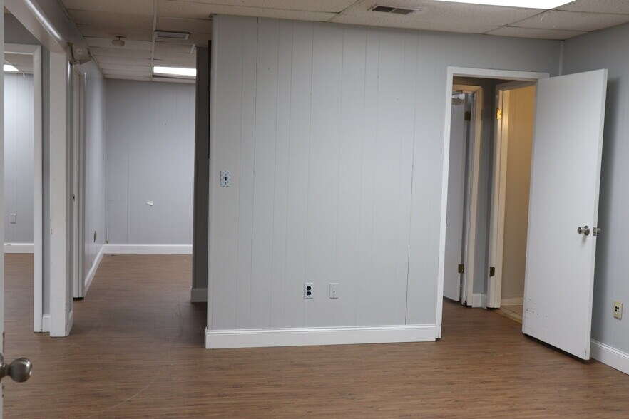 More Photos Of 400 Chestnut St NW, Hartselle Office For Sale