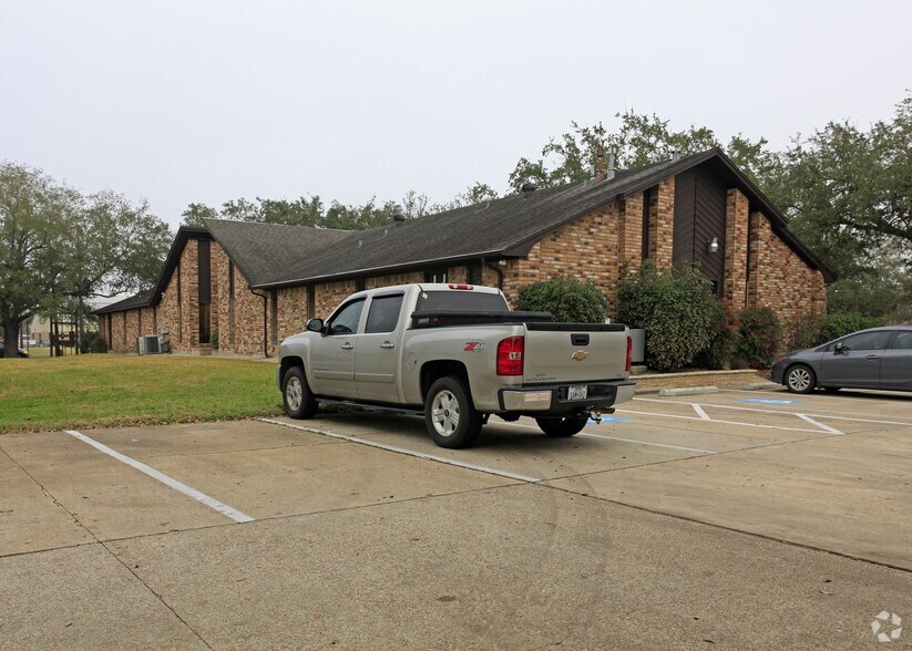 More Photos Of 2095 W Main St, League City Medical For Lease