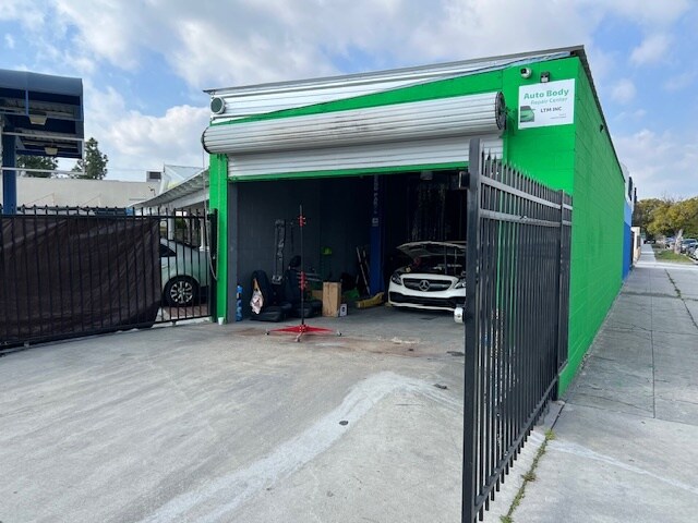 More Photos Of 10505 Victory Blvd, North Hollywood Auto Dealership For Lease