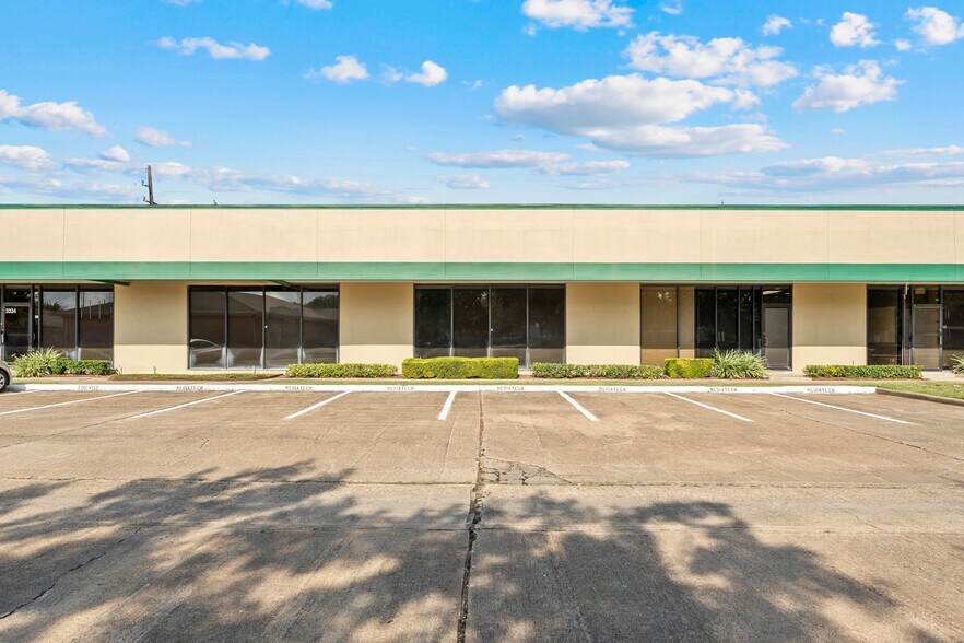 More Photos Of 11200-11248 Wilcrest Green Dr, Houston Unknown For Lease