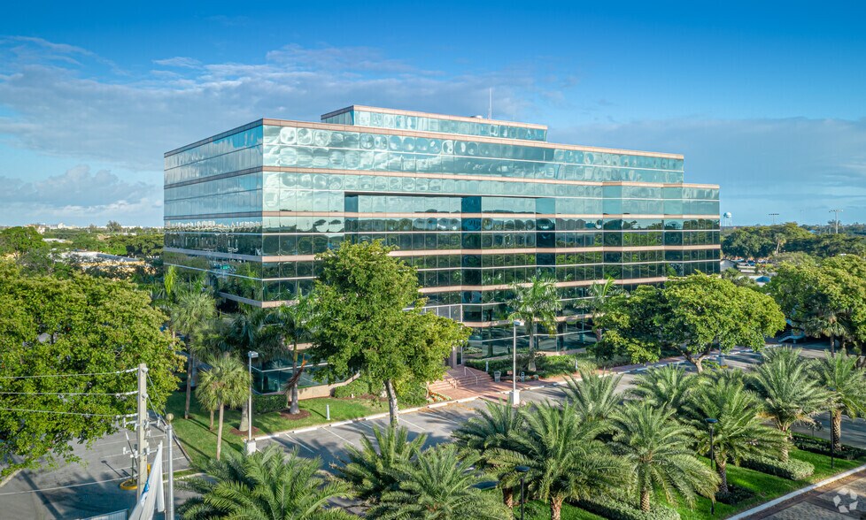 More Photos Of 600 W Hillsboro Blvd, Deerfield Beach Office For Lease