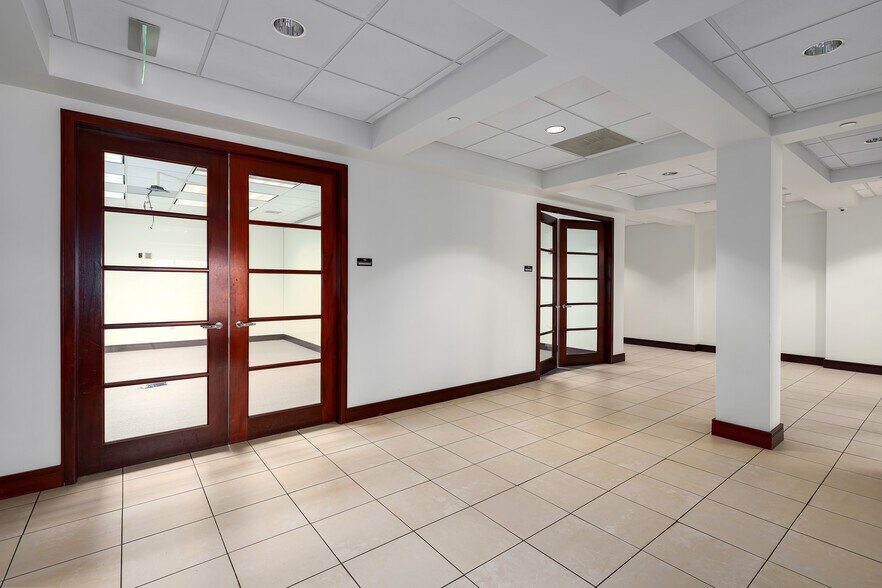 More Photos Of 2500 Corporate Dr, Birmingham Office For Sale